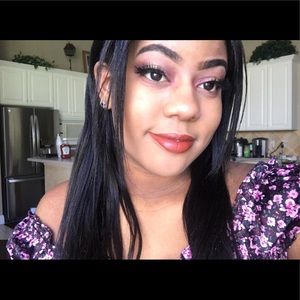 Meet your Posher, Alexis